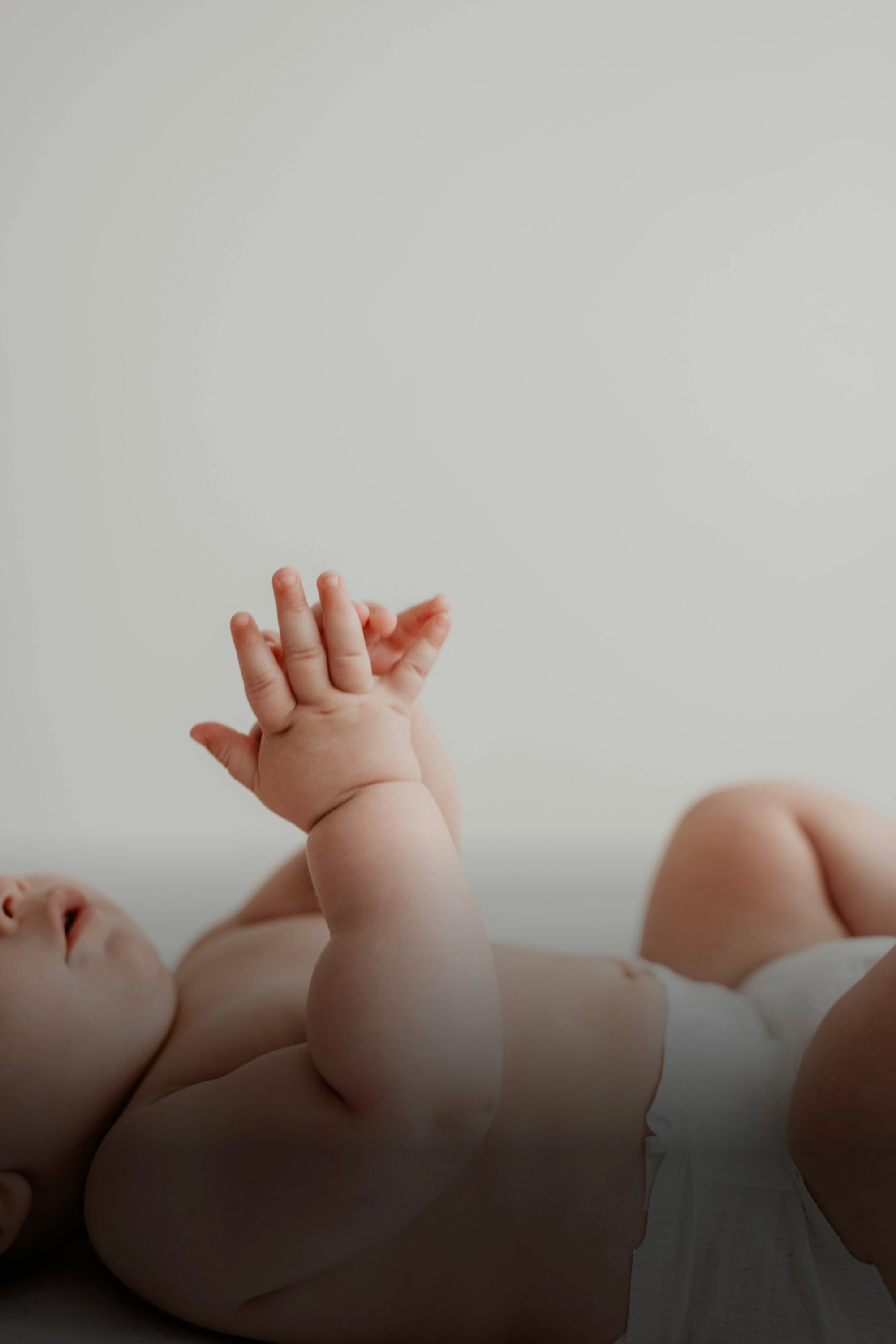 slika bebe koja nosi pelene i ima osetljivu kozu